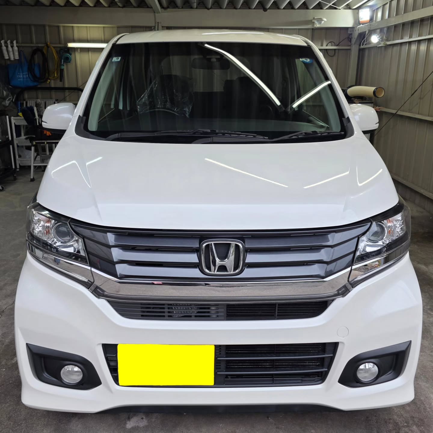 軽研磨と簡易セラミックシーラントを施工したホンダ N-WGNのフロント